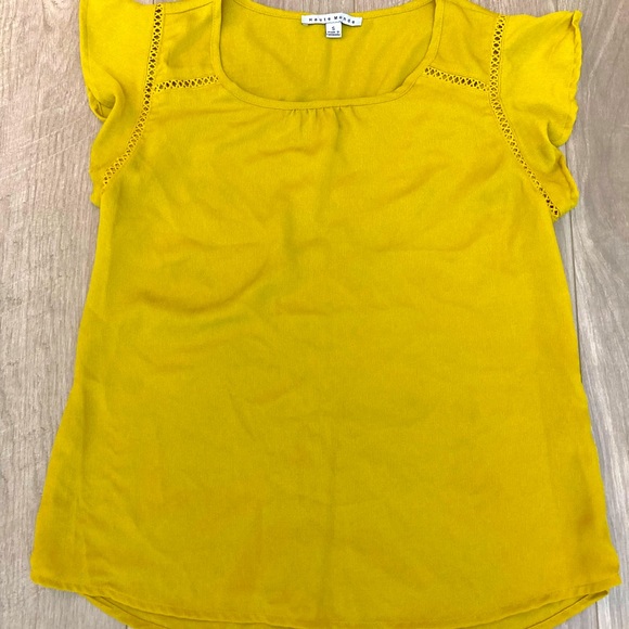 ☀️HOST PICK!☀️Haute Monde Yellow Flutter Sleeve Blouse - Picture 3 of 6
